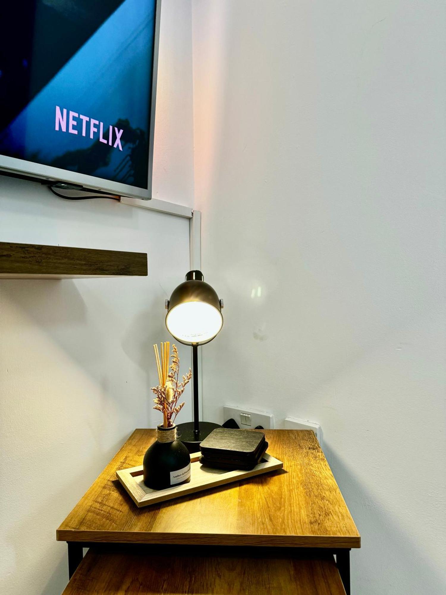 Rnm - Business Professional & Top Choice, Private Access & Entire Place, Kitchen & Washroom With Amenities, Smart Tv, Easy Access, Fast Wifi, Parking Nearby, Great Transport Links Halesowen Esterno foto