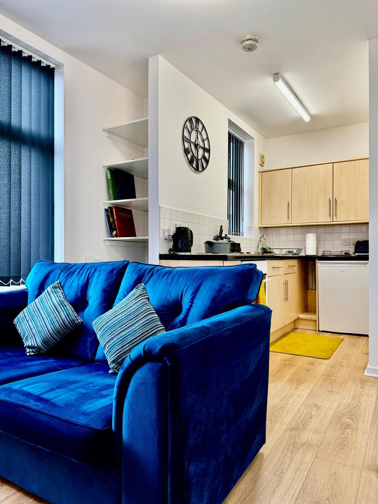 Rnm - Business Professional & Top Choice, Private Access & Entire Place, Kitchen & Washroom With Amenities, Smart Tv, Easy Access, Fast Wifi, Parking Nearby, Great Transport Links Halesowen Esterno foto