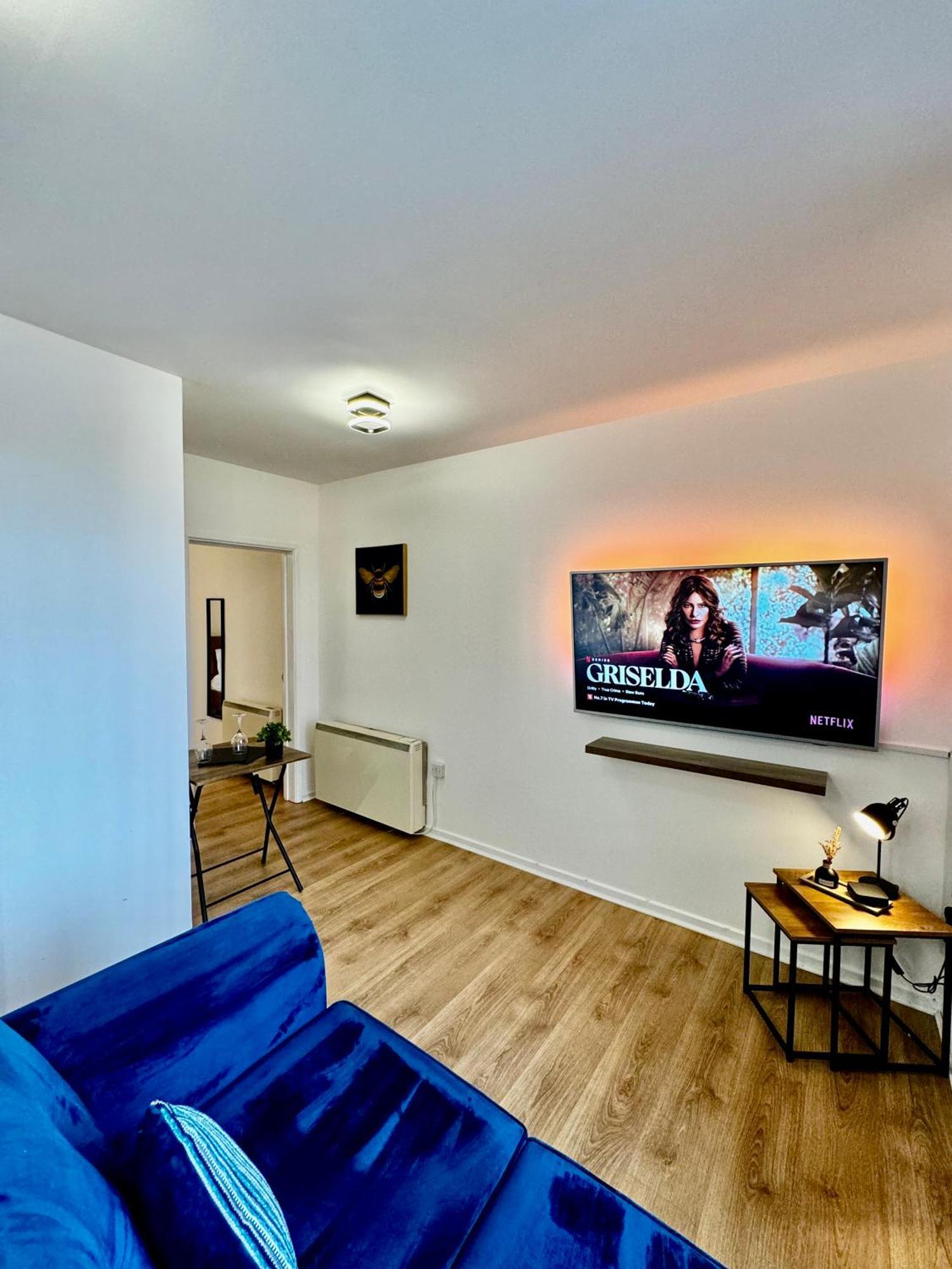 Rnm - Business Professional & Top Choice, Private Access & Entire Place, Kitchen & Washroom With Amenities, Smart Tv, Easy Access, Fast Wifi, Parking Nearby, Great Transport Links Halesowen Esterno foto